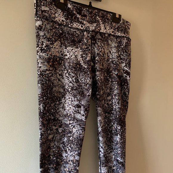 Fabletics High waisted capri leggings - Picture 2 of 4